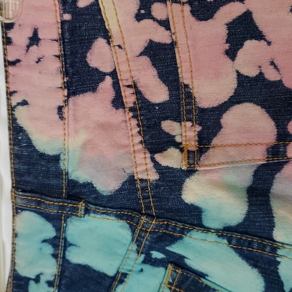 Uniq distressed tie dye jean cut-off shorts - Picture 3 of 12